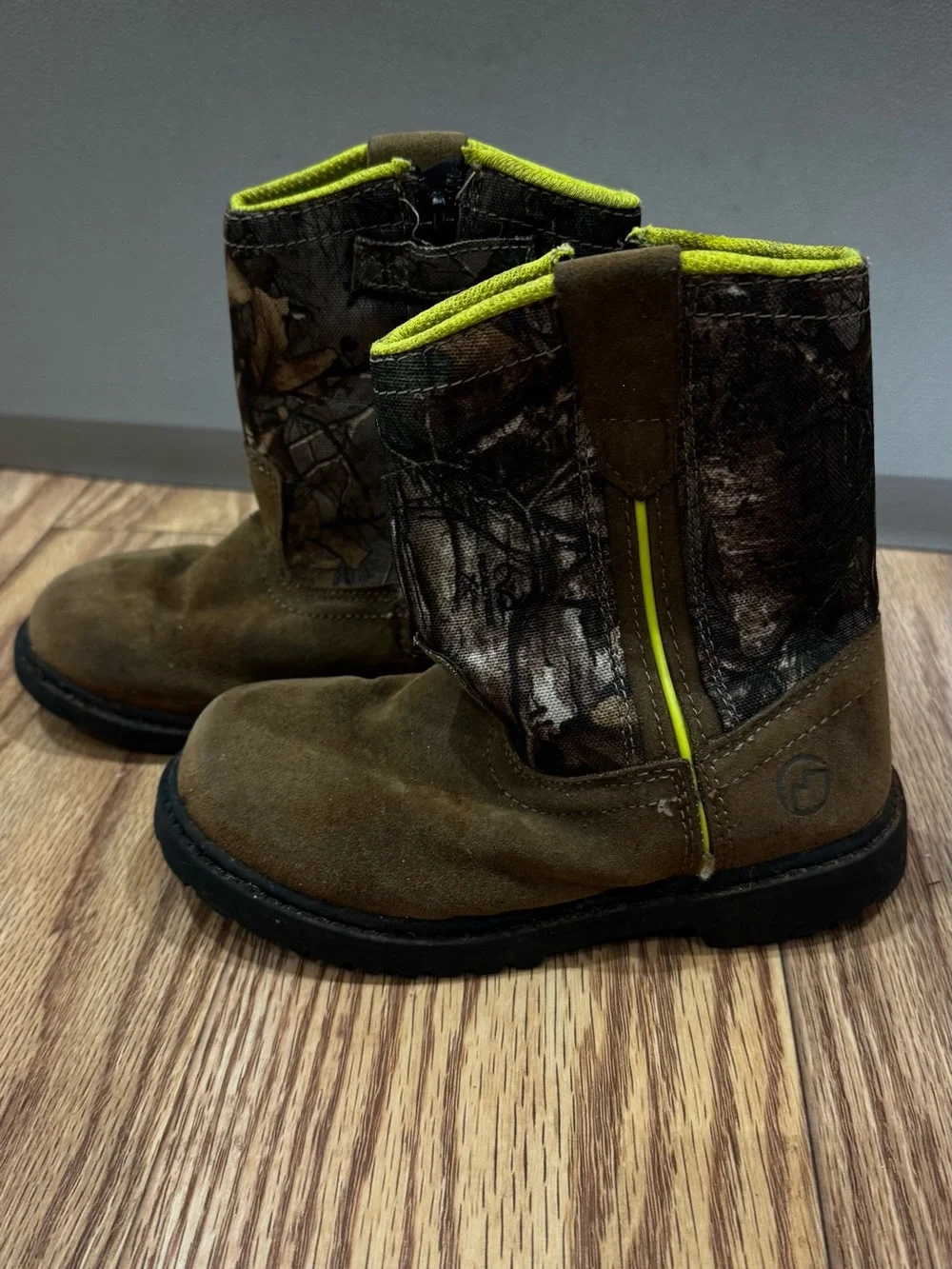 Magellan Outdoors Toddlers' Boone Boots size 12